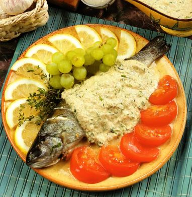 форель с ореховой подливкой